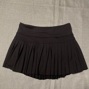 Chic Black Pleated Mini Skirt